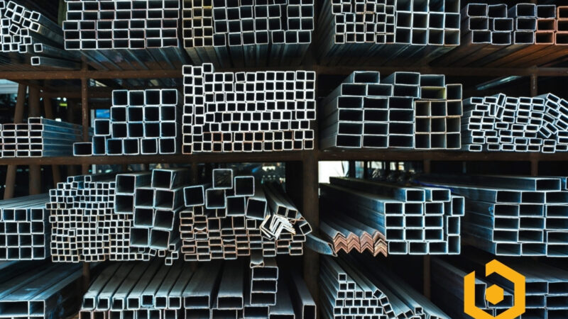 Estoques recordes e preços travados: O impasse do aço em 2026